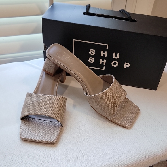 ShuShop Women's Elegant Taupe Woven Heels - Picture 1 of 7